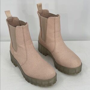 DIRTY LAUNDRY SIZE 8.5 M Stylish Women's Beige/Pink  Ankle Boots